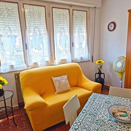 A Due Passi Dal Mare Apartment ลิโด ดิ กามาโยเร ภายนอก รูปภาพ